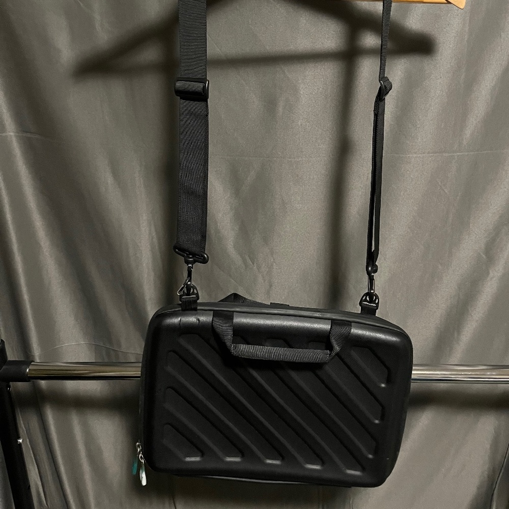 Thule Laptop Case - image 1